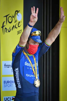 British Mark Cavendish of Deceuninck - Quick-Step celebrates on the podium after winning stage 13 of the 108th edition of the Tour de France cycling race, from Nimes to Carcassonne (219,9 km) in France, Friday 09 July 2021. This year s Tour de France takes place from 26 June to 18 July 2021. DAVIDxSTOCKMAN x3031039x