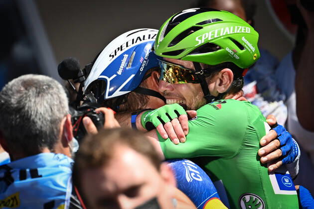 British Mark Cavendish of Deceuninck - Quick-Step celebrates after winning stage 13 of the 108th edition of the Tour de France cycling race, from Nimes to Carcassonne (219,9 km) in France, Friday 09 July 2021. This year s Tour de France takes place from 26 June to 18 July 2021. PETExGODING x3031072x