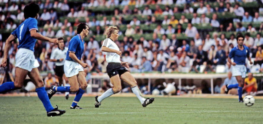 11.07.82 Italien - Deutschland Spanien, Madrid, 11.07.1982, Fussball, FIFA WM 1982 in Spanien, Finale, Italien - BRD Deutschland (DFB) (3:1): Bernd Förster (Deutschland).