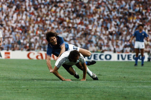 11.07.82 Italien - Deutschland Spanien, Madrid, 11.07.1982, Fussball, FIFA WM 1982 in Spanien, Finale, Italien - BRD Deutschland (DFB) (3:1): v.l. Gabriele Oriali (Italien), Uli Stielike (Deutschland).