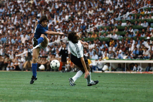 11.07.82 Italien - Deutschland Spanien, Madrid, 11.07.1982, Fussball, FIFA WM 1982 in Spanien, Finale, Italien - BRD Deutschland (DFB) (3:1): v.l. Gabriele Oriali (Italien), Uli Stielike (Deutschland).