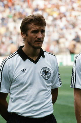 11.07.82 Italien - Deutschland Spanien, Madrid, 11.07.1982, Fussball, FIFA WM 1982 in Spanien, Finale, Italien - BRD Deutschland (DFB) (3:1): Wolfgang Dremmler (Deutschland).