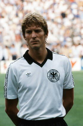 11.07.82 Italien - Deutschland Spanien, Madrid, 11.07.1982, Fussball, FIFA WM 1982 in Spanien, Finale, Italien - BRD Deutschland (DFB) (3:1): Karlheinz Förster (Deutschland).