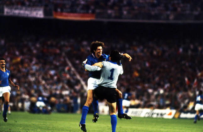 11.07.82 Italien - Deutschland Spanien, Madrid, 11.07.1982, Fussball, FIFA WM 1982 in Spanien, Finale, Italien - BRD Deutschland (DFB) (3:1): v.l. Fulvio Collovati, Dino Zoff (beide Italien).