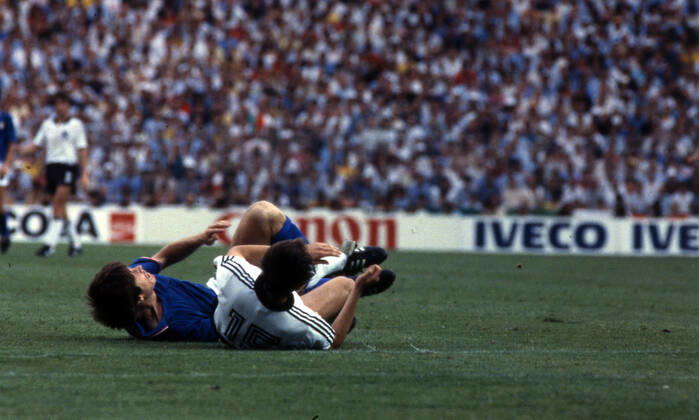 11.07.82 Italien - Deutschland Spanien, Madrid, 11.07.1982, Fussball, FIFA WM 1982 in Spanien, Finale, Italien - BRD Deutschland (DFB) (3:1): v.l. Gabriele Oriali (Italien), Uli Stielike (Deutschland).