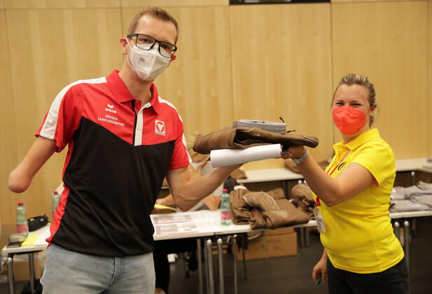 PARALYMPICS - OEPC, equipping Tokyo 2020 VIENNA,AUSTRIA,21.JUL.21 - PARALYMPICS - OEPC, equipping Paralympic Summer Games Tokyo 2020. Image shows Guenther Matzinger (AUT) and Sabine Slovencik (OEPC). GEPAxpictures xWalterxLuger