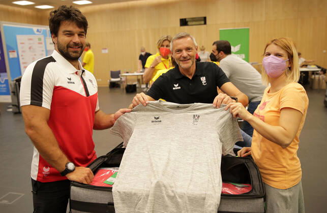 PARALYMPICS - OEPC, equipping Tokyo 2020 VIENNA,AUSTRIA,21.JUL.21 - PARALYMPICS - OEPC, equipping Paralympic Summer Games Tokyo 2020. Image shows Markus Swoboda (AUT), Michael Klimitsch and Barbara Leitner (Erima). GEPAxpictures xWalterxLuger