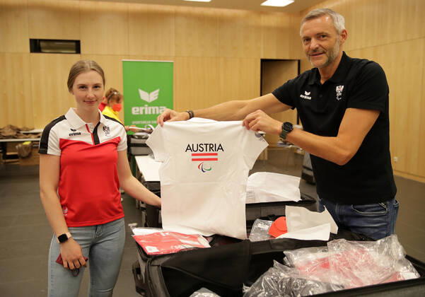 PARALYMPICS - OEPC, equipping Tokyo 2020 VIENNA,AUSTRIA,21.JUL.21 - PARALYMPICS - OEPC, equipping Paralympic Summer Games Tokyo 2020. Image shows Valentina Strobl (AUT) and Michael Klimitsch (Erima). GEPAxpictures xWalterxLuger