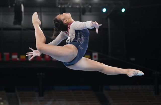 (210729) -- TOKYO, July 29, 2021 -- Sunisa Lee of the United States competes in the balance beam competition of the artistic gymnastics women s all-around final at the Tokyo 2020 Olympic Games, Olympische Spiele, Olympia, OS in Tokyo, Japan, July 29, 2021. ) (TOKYO2020)JAPAN-TOKYO-OLY-ARTISTIC GYMNASTICS-WOMEN S ALL-AROUND ChengxMin