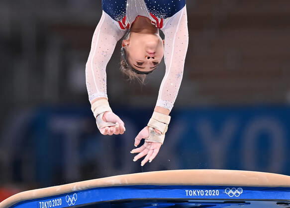 (210729) -- TOKYO, July 29, 2021 -- Sunisa Lee of the United States competes in the vault competition of the artistic gymnastics women s all-around final at the Tokyo 2020 Olympic Games, Olympische Spiele, Olympia, OS in Tokyo, Japan, July 29, 2021. ) (TOKYO2020)JAPAN-TOKYO-OLY-ARTISTIC GYMNASTICS-WOMEN S ALL-AROUND ChengxMin