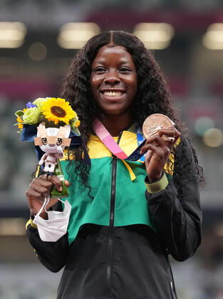(210801) -- TOKYO, Aug. 1, 2021 -- Shericka Jackson of Jamaica reacts during the awarding ceremony of the Women s 100m at the Tokyo 2020 Olympic Games, Olympische Spiele, Olympia, OS in Tokyo, Japan, Aug. 1, 2021. ) (TOKYO2020)JAPAN-TOKYO-OLY-ATHLETICS-WOMEN S 100M-AWARDING CEREMONY JuxHuanzong 