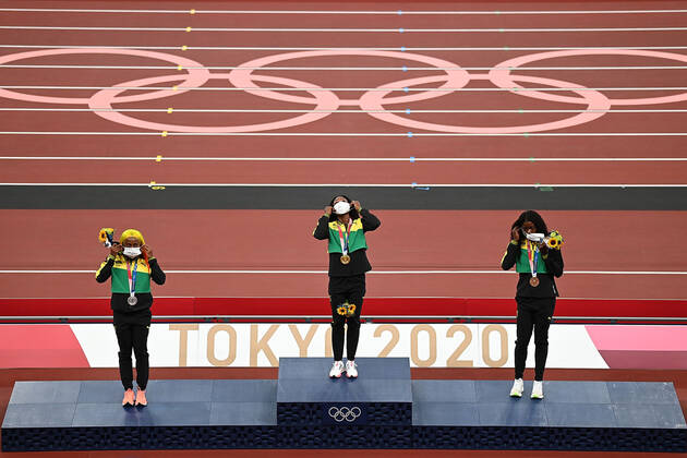 (210801) -- TOKYO, Aug. 1, 2021 -- Gold medalist Elaine Thompson-Herah (C), silver medalist Shelly-Ann Fraser-Pryce (L) and bronze medalist Shericka Jackson of Jamaica react during the awarding ceremony of the Women s 100m at the Tokyo 2020 Olympic Games, Olympische Spiele, Olympia, OS in Tokyo, Japan, Aug. 1, 2021. ) (TOKYO2020)JAPAN-TOKYO-OLY-ATHLETICS-WOMEN S 100M-AWARDING CEREMONY LixYibo 