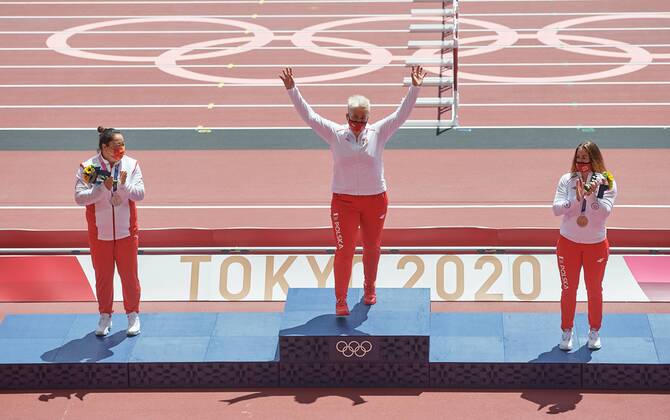 2021.08.04 Igrzyska Olimpijskie Tokio 2020 Lekkoatletyka, Rzut Mlotem Kobiet, Ceremonia Medalowa N z CHN Zheng Wang, POL Anita Wlodarczyk, POL Malwina Kopron Foto Rafal Oleksiewicz PressFocus 2021.08.04 Tokyo 2020 Olympic Games, Olympische Spiele, Olympia, OS Athletics, Women s Hammer Throw Medal Ceremony CHN Zheng Wang, POL Anita Wlodarczyk, POL Malwina Kopron Credit Rafal Oleksiewicz PressFocus NEWSPIX.PL --- Newspix.pl 20210804PFRO5006