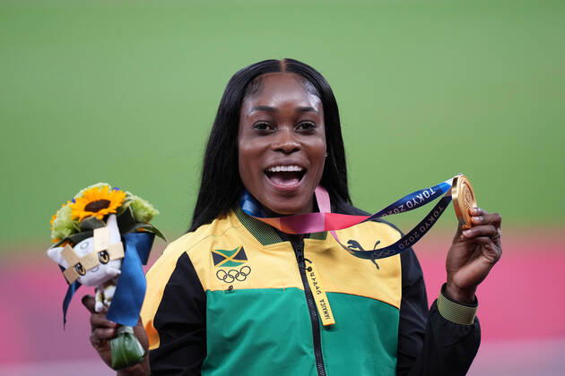 OLY21 ATHLETICS, Elaine Thompson-Herah of Jamaica with her Gold medal for the Women?s 200m at the Olympic Stadium during the Tokyo Olympic Games, Olympische Spiele, Olympia, OS Tokyo Wednesday, August 4, 2021. ( NO ARCHIVING, EDITORIAL USE ONLY, NO USE IN BOOKS WITHOUT CONSENT TOKYO TOKYO JAPAN  Copyright: xJOExGIDDENSx 20210804001564076713