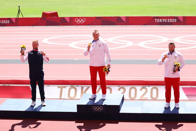 (L-R) Eivind Henriksen (NOR), Wojciech Nowicki, Pawel Fajdek (POL), AUGUST 5, 2021 - Athletics : Gold medalist Wojciech Nowicki of Poland poses with silver medalist Eivind Henriksen of Norway and bronze medalist Pawel Fajdek of Poland during the Men s Hammer Throw Medal Ceremony during the Tokyo 2020 Olympic Games, Olympische Spiele, Olympia, OS at the National Stadium in Tokyo, Japan. Noxthirdxpartyxsales  (166462840)