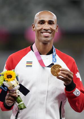 Tokyo Olympics: Athletics Damian Warner of Canada poses with his gold medal for the men s decathlon at the Tokyo Olympics on Aug. 6, 2021, at the National Stadium.  A14AA0000756908P