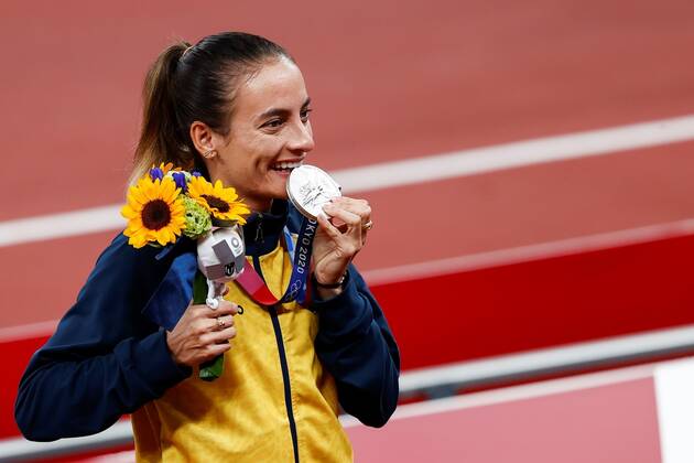 Colombia s Sandra Arenas jubilates on the podium after winning the silver medal in women s 20 km race walk during the Tokyo 2020 Olympic Games, Olympische Spiele, Olympia, OS at the Olympic Stadium in Tokyo, Japan, 07 August 2021. Women s 20 km race walk !ACHTUNG: NUR REDAKTIONELLE NUTZUNG!  Copyright: xJuanxIgnacioxRONCORONIx EVE9262 20210807-1bfff687e139def28ae1e5f23970eeb536f0423a
