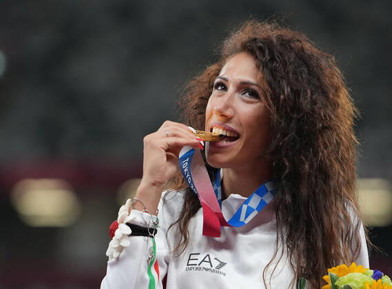 (210807) -- TOKYO, Aug. 7, 2021 -- Antonella Palmisano of Italy reacts during the awarding ceremony of the Women s 20km Race Walk at the Tokyo 2020 Olympic Games, Olympische Spiele, Olympia, OS in Tokyo, Japan, Aug. 7, 2021. ) (TOKYO2020)JAPAN-TOKYO-OLY-ATHLETICS-WOMEN S 20KM RACE WALK-AWARDING CEREMONY LuixSiuxWai 