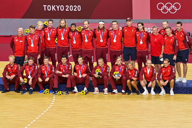 Deception des joueurs du Danemark sur le podium HANDBALL : Finale France vs Danemark - Jeux Olympiques - Tokyo 2020 - 07 08 2021 JBAutissier Panoramic 