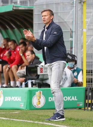 Sandhausen , Fußball DFB Pokal SV Sandhausen vs. RB Leipzig , Jesse Marsch ( Trainer Leipzig ) Gemäß den Vorgaben des DFB Deutscher Fußball Bund ist es untersagt, in dem Stadion und oder vom Spiel angefertigte Fotoaufnahmen in Form von Sequenzbildern und oder videoähnlichen Fotostrecken zu verwerten bzw. verwerten zu lassen.