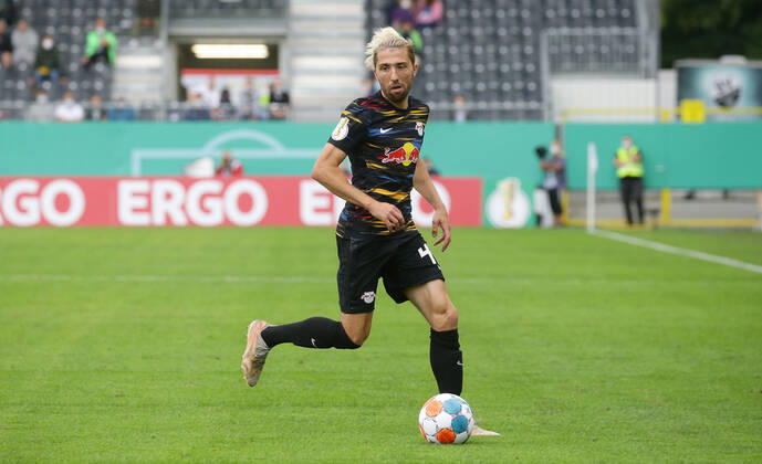 Sandhausen , Fußball DFB Pokal SV Sandhausen vs. RB Leipzig , Kevin Kampl ( Leipzig ) Gemäß den Vorgaben des DFB Deutscher Fußball Bund ist es untersagt, in dem Stadion und oder vom Spiel angefertigte Fotoaufnahmen in Form von Sequenzbildern und oder videoähnlichen Fotostrecken zu verwerten bzw. verwerten zu lassen.