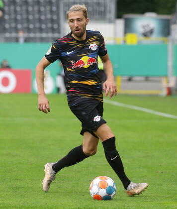 Sandhausen , Fußball DFB Pokal SV Sandhausen vs. RB Leipzig , Kevin Kampl ( Leipzig ) Gemäß den Vorgaben des DFB Deutscher Fußball Bund ist es untersagt, in dem Stadion und oder vom Spiel angefertigte Fotoaufnahmen in Form von Sequenzbildern und oder videoähnlichen Fotostrecken zu verwerten bzw. verwerten zu lassen.