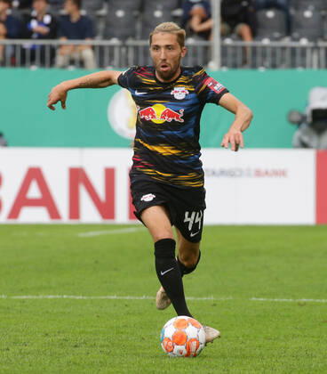 Sandhausen , Fußball DFB Pokal SV Sandhausen vs. RB Leipzig , Kevin Kampl ( Leipzig ) Gemäß den Vorgaben des DFB Deutscher Fußball Bund ist es untersagt, in dem Stadion und oder vom Spiel angefertigte Fotoaufnahmen in Form von Sequenzbildern und oder videoähnlichen Fotostrecken zu verwerten bzw. verwerten zu lassen.