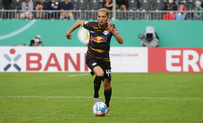 Sandhausen , Fußball DFB Pokal SV Sandhausen vs. RB Leipzig , Kevin Kampl ( Leipzig ) Gemäß den Vorgaben des DFB Deutscher Fußball Bund ist es untersagt, in dem Stadion und oder vom Spiel angefertigte Fotoaufnahmen in Form von Sequenzbildern und oder videoähnlichen Fotostrecken zu verwerten bzw. verwerten zu lassen.
