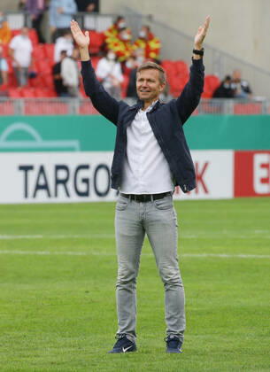 Sandhausen , Fußball DFB Pokal SV Sandhausen vs. RB Leipzig , Jesse Marsch ( trainer Leipzig ) Gemäß den Vorgaben des DFB Deutscher Fußball Bund ist es untersagt, in dem Stadion und oder vom Spiel angefertigte Fotoaufnahmen in Form von Sequenzbildern und oder videoähnlichen Fotostrecken zu verwerten bzw. verwerten zu lassen.