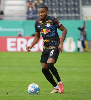 Sandhausen , Fußball DFB Pokal SV Sandhausen vs. RB Leipzig , Christopher Nkunku ( Leipzig ) Gemäß den Vorgaben des DFB Deutscher Fußball Bund ist es untersagt, in dem Stadion und oder vom Spiel angefertigte Fotoaufnahmen in Form von Sequenzbildern und oder videoähnlichen Fotostrecken zu verwerten bzw. verwerten zu lassen.