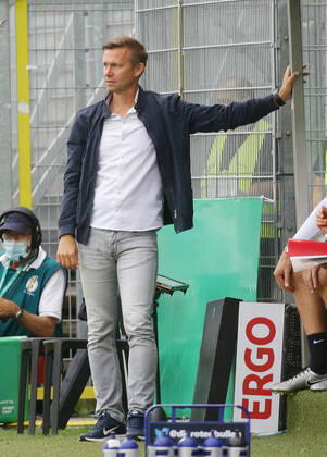 Sandhausen , Fußball DFB Pokal SV Sandhausen vs. RB Leipzig , Jesse marsch ( Trainer Leipzig ) Gemäß den Vorgaben des DFB Deutscher Fußball Bund ist es untersagt, in dem Stadion und oder vom Spiel angefertigte Fotoaufnahmen in Form von Sequenzbildern und oder videoähnlichen Fotostrecken zu verwerten bzw. verwerten zu lassen.