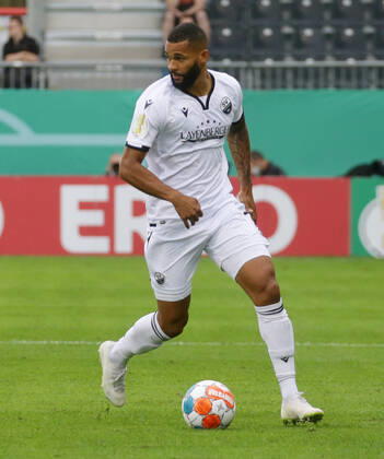 Sandhausen , Fußball DFB Pokal SV Sandhausen vs. RB Leipzig , Cebio Soukou ( Sandhausen ) Gemäß den Vorgaben des DFB Deutscher Fußball Bund ist es untersagt, in dem Stadion und oder vom Spiel angefertigte Fotoaufnahmen in Form von Sequenzbildern und oder videoähnlichen Fotostrecken zu verwerten bzw. verwerten zu lassen.