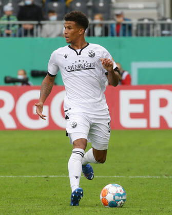 Sandhausen , Fußball DFB Pokal SV Sandhausen vs. RB Leipzig , Chima Okoroji ( Sandhausen ) Gemäß den Vorgaben des DFB Deutscher Fußball Bund ist es untersagt, in dem Stadion und oder vom Spiel angefertigte Fotoaufnahmen in Form von Sequenzbildern und oder videoähnlichen Fotostrecken zu verwerten bzw. verwerten zu lassen.