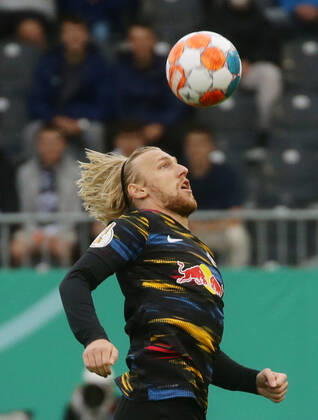 Sandhausen , Fußball DFB Pokal SV Sandhausen vs. RB Leipzig , Kevin Kampl ( Leipzig ) Gemäß den Vorgaben des DFB Deutscher Fußball Bund ist es untersagt, in dem Stadion und oder vom Spiel angefertigte Fotoaufnahmen in Form von Sequenzbildern und oder videoähnlichen Fotostrecken zu verwerten bzw. verwerten zu lassen.