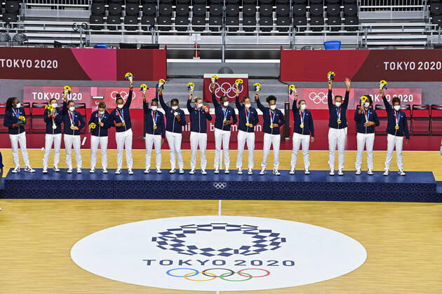 joie des joueuses de la France sur le podium - medaille d or HANDBALL : Finale France vs Comite Olympique de la Russie - Jeux Olympiques - Tokyo 2020 - 08 08 2021 JBAutissier Panoramic 