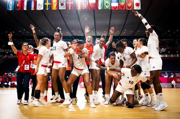 joie des joueuses de la France en fin de match HANDBALL : Finale France vs Comite Olympique de la Russie - Jeux Olympiques - Tokyo 2020 - 08 08 2021 JBAutissier Panoramic 