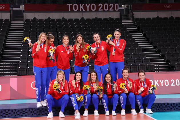 Serbia women s team group, Mannschaftsbild, Totale (SRB), AUGUST 8, 2021 - Volleyball : Women s Medal Ceremony during the Tokyo 2020 Olympic Games, Olympische Spiele, Olympia, OS at the Ariake Arena in Tokyo, Japan. Noxthirdxpartyxsales  (166770190)