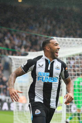 Football - Premier League - Newcastle United v West Ham United 15th August 2021 - Premier League - Newcastle United v West Ham United - Callum Wilson of Newcastle United celebrates after scoring their 1st goal - Photo: Simon Stacpoole Offside. Newcastle-upon-Tyne UK Copyright: xSimonxStacpoolexOffside