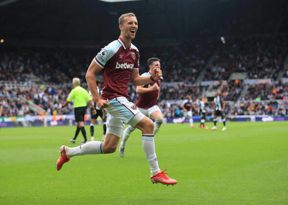 Football - Premier League - Newcastle United v West Ham United 15th August 2021 - Premier League - Newcastle United v West Ham United - Tomas Soucek of West Ham United celebrates after scoring the third goal for his team - Photo: Simon Stacpoole Offside. Newcastle-upon-Tyne UK Copyright: xSimonxStacpoolexOffside