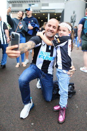 Football - Premier League - Newcastle United v West Ham United 15th August 2021 - Premier League - Newcastle United v West Ham United - A father and daughter pose for a selfie - Photo: Simon Stacpoole Offside. Newcastle-upon-Tyne UK Copyright: xSimonxStacpoolexOffside