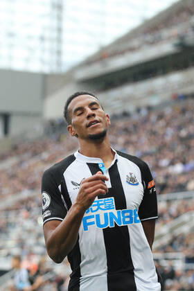 Football - Premier League - Newcastle United v West Ham United 15th August 2021 - Premier League - Newcastle United v West Ham United - Isaac Hayden of Newcastle United looks dejected - Photo: Simon Stacpoole Offside. Newcastle-upon-Tyne UK Copyright: xSimonxStacpoolexOffside