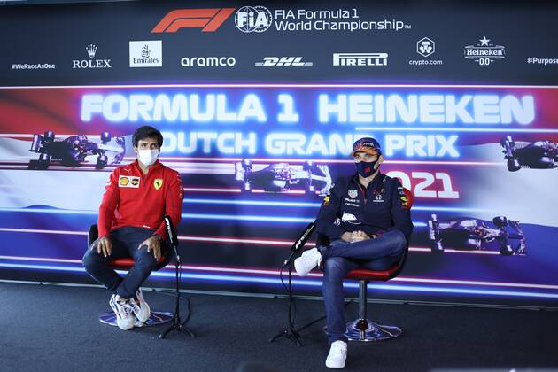 F1 Grand Prix of the Netherlands 55 Carlos Sainz (ESP, Scuderia Ferrari Mission Winnow), 33 Max Verstappen (NED, Red Bull Racing), F1 Grand Prix of the Netherlands at Circuit Zandvoort on September 2, 2021 in Zandvoort, Netherlands. (Photo by KENZO TRIBOUILLARD AFP FIA Pool via HOCH ZWEI) Zandvoort Netherlands Poolfoto HOCH ZWEI Pool AFP ,EDITORIAL USE ONLY