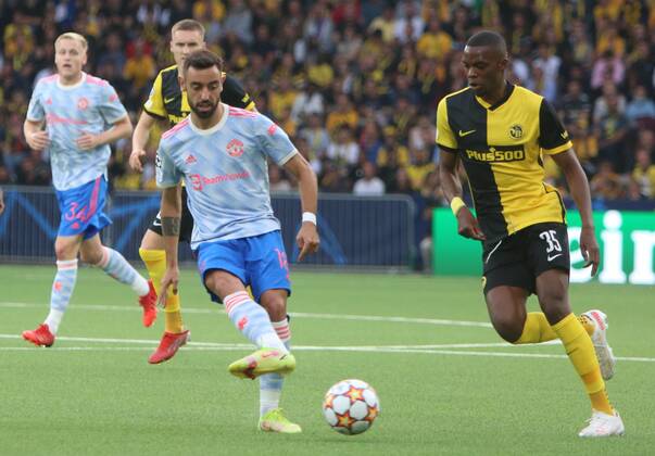 Bruno Fernandes of Manchester United, ManU and Christopher Martins Pereira of Young Boys Berne during the UEFA Champions League, Group Stage, Group F football match between Young Boys Berne and Manchester United on September 14, 2021 at Stade de Suisse in Berne, Switzerland - Photo Laurent Lairys PANORAMIC FOOTBALL : BSC Young Boys vs Manchester United - Ligue des Champions - Berne - 14 09 2021 LaurentLairys Panoramic