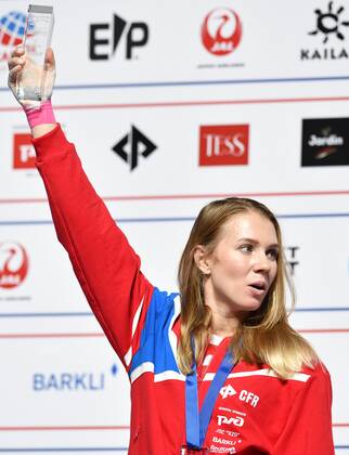 6652630 16.09.2021 Silver medalist Russia s Iuliia Kaplina celebrates on the podium during the awarding ceremony for the women s speed competition at Climbing World Championships, in Moscow, Russia. Pavel Bednyakov Sputnik Russia Climbing World Championships Speed  83433067fada8953