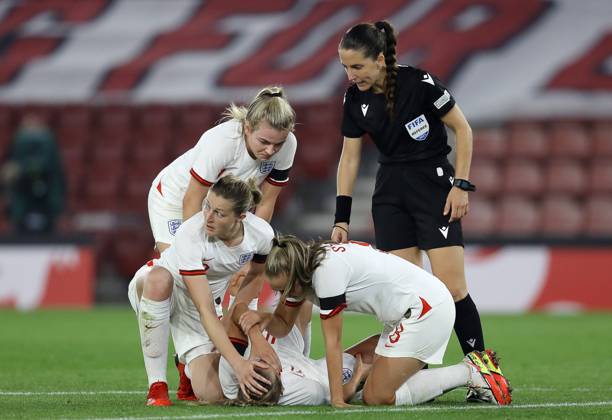 Southampton, England, 17th September 2021. Ella Toone of England is surrounded by team mates after picking up an injury during the FIFA 2023 Women s World Cup Qualifying match at St Mary s Stadium, Southampton. Picture credit should read: Paul Terry Sportimage EDITORIAL USE ONLY. No use with unauthorised audio, video, data, fixture lists, club league logos or live services. Online in-match use limited to 120 images, no video emulation. No use in betting, games or single club league player publications. SPI-1202-0013