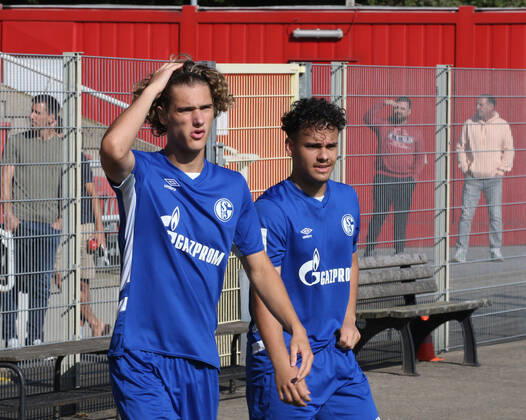 A Junioren Bundesliga Staffel West, Saison 2021 2022, 2. Spieltag, Fortuna Düsseldorf U 19 - Schalke U 19, -- Juan Ignacio Cabrera ( links ) und Luca Campanile ( beide Schalke U 19 )