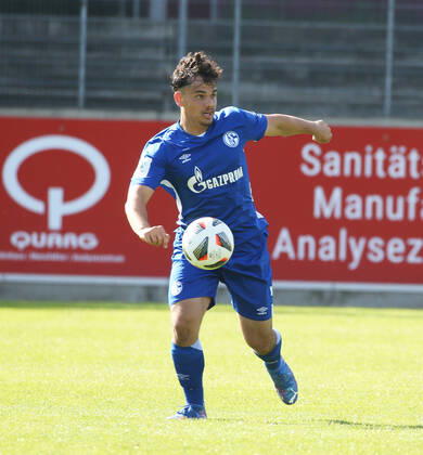 A Junioren Bundesliga Staffel West, Saison 2021 2022, 2. Spieltag, Fortuna Düsseldorf U 19 - Schalke U 19, -- Luca Campanile ( Schalke U 19 ) Schütze des Siegtor zum 1:0