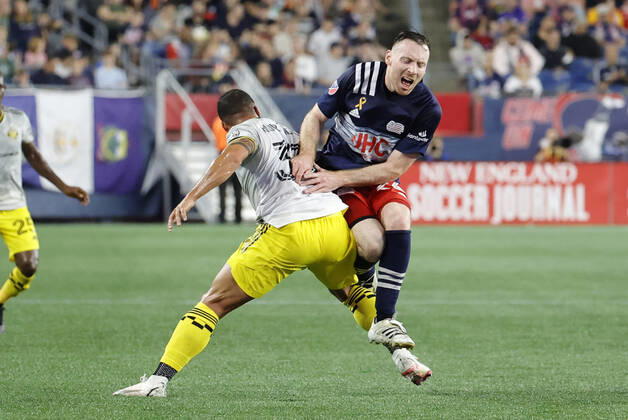 FOXBOROUGH, MA - SEPTEMBER 18: Columbus Crew forward Erik Hurtado (33) fouls New England Revolution midfielder Tommy McNamara (26) during a match between the New England Revolution and the Columbus Crew SC on September 18, 2021, at Gillette Stadium in Foxborough, Massachusetts. (Photo by Fred Kfoury III Icon Sportswire) SOCCER: SEP 18 MLS, Fussball Herren, USA - Columbus Crew SC at New England Revolution Icon482210918095