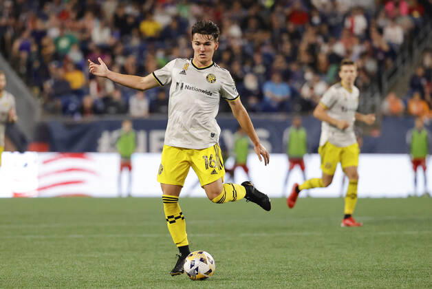 FOXBOROUGH, MA - SEPTEMBER 18: Columbus Crew midfielder Isaiah Parente (16) passes during a match between the New England Revolution and the Columbus Crew SC on September 18, 2021, at Gillette Stadium in Foxborough, Massachusetts. (Photo by Fred Kfoury III Icon Sportswire) SOCCER: SEP 18 MLS, Fussball Herren, USA - Columbus Crew SC at New England Revolution Icon482210918104