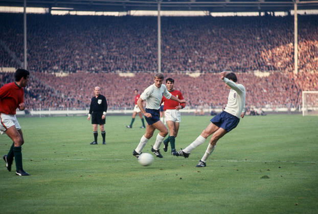 England v Portugal 26 July 1966, London - Football World Cup 1966 - England v Portugal - Roger Hunt of England watches Martin Peters pass the ball - Photo: Gerry Cranham Offside. London UK Copyright: xGerryxCranhamx xOffsidexOffside